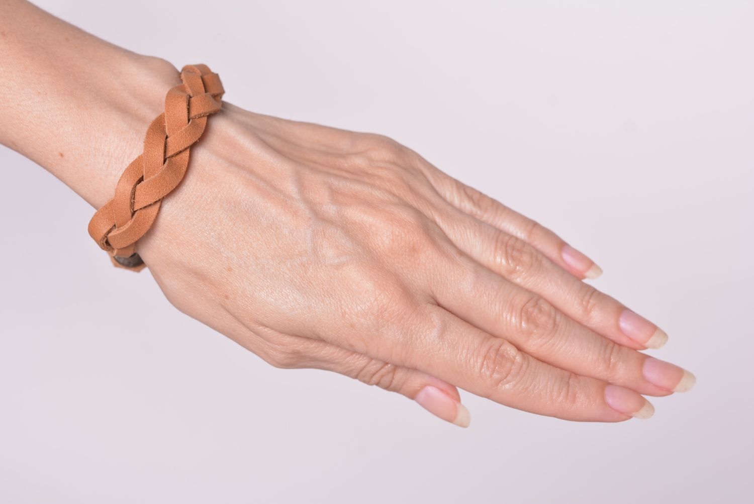 Модный браслет резной кожаный браслет ручной работы браслет из кожи необычный фото 4