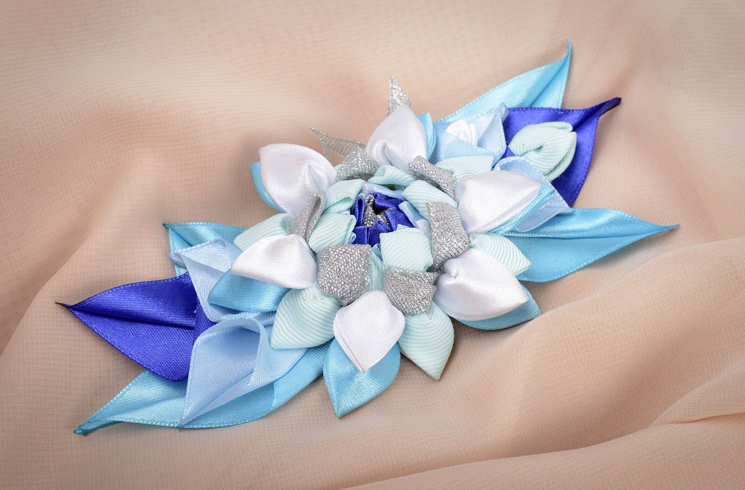 Broche fleur bleue faite main Bijou fantaisie ruban de satin Accessoire femme photo 5