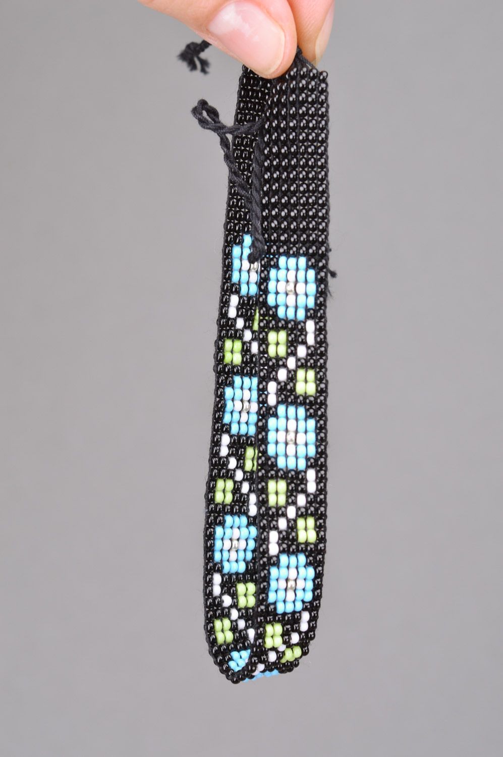 Collar de abalorios checos negro con ornamento bonito de mujer artesanal
 foto 3