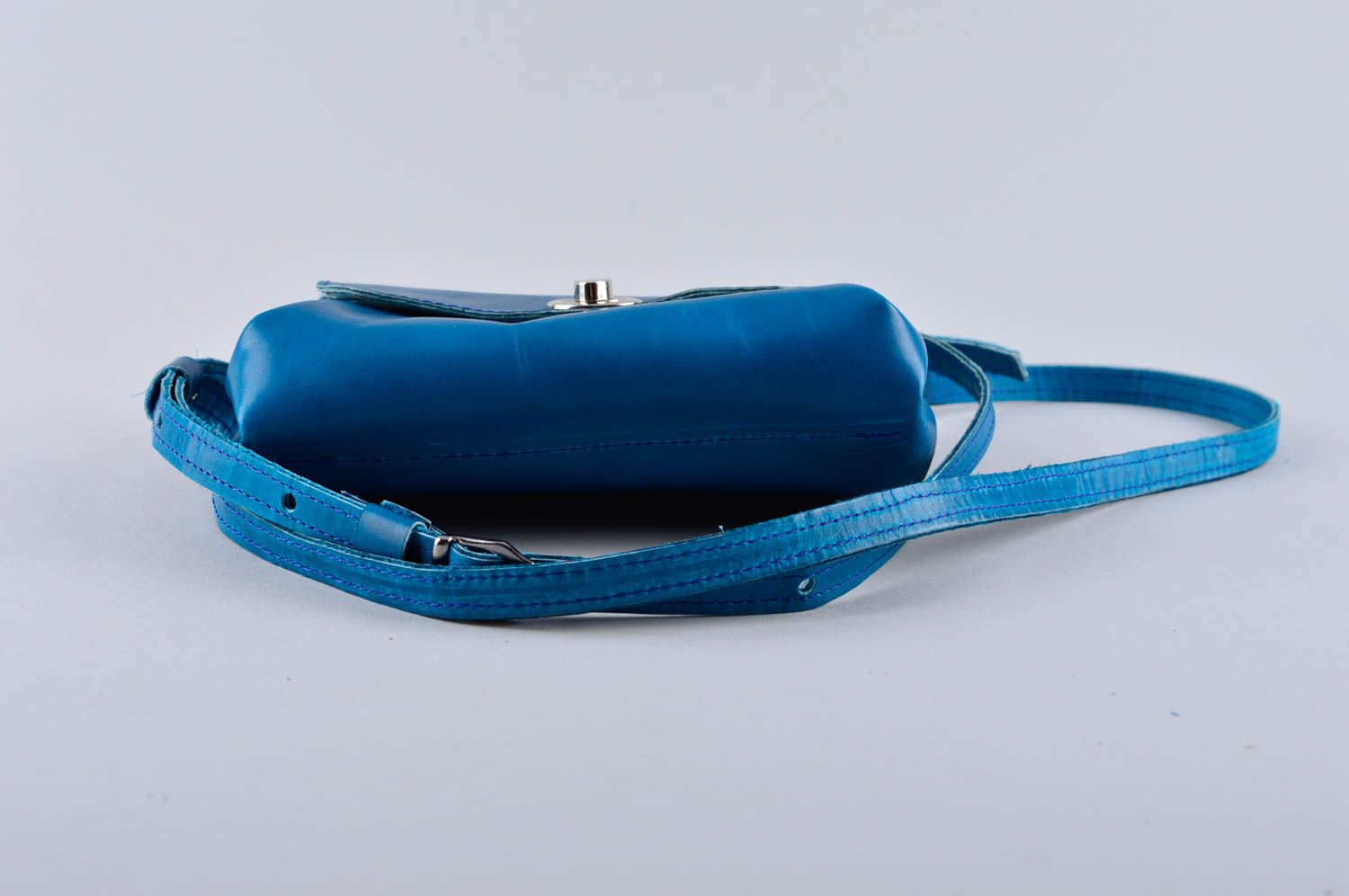 Handmade blaue Damen Ledertasche Accessoire für Frauen kleine Umhängetasche foto 4