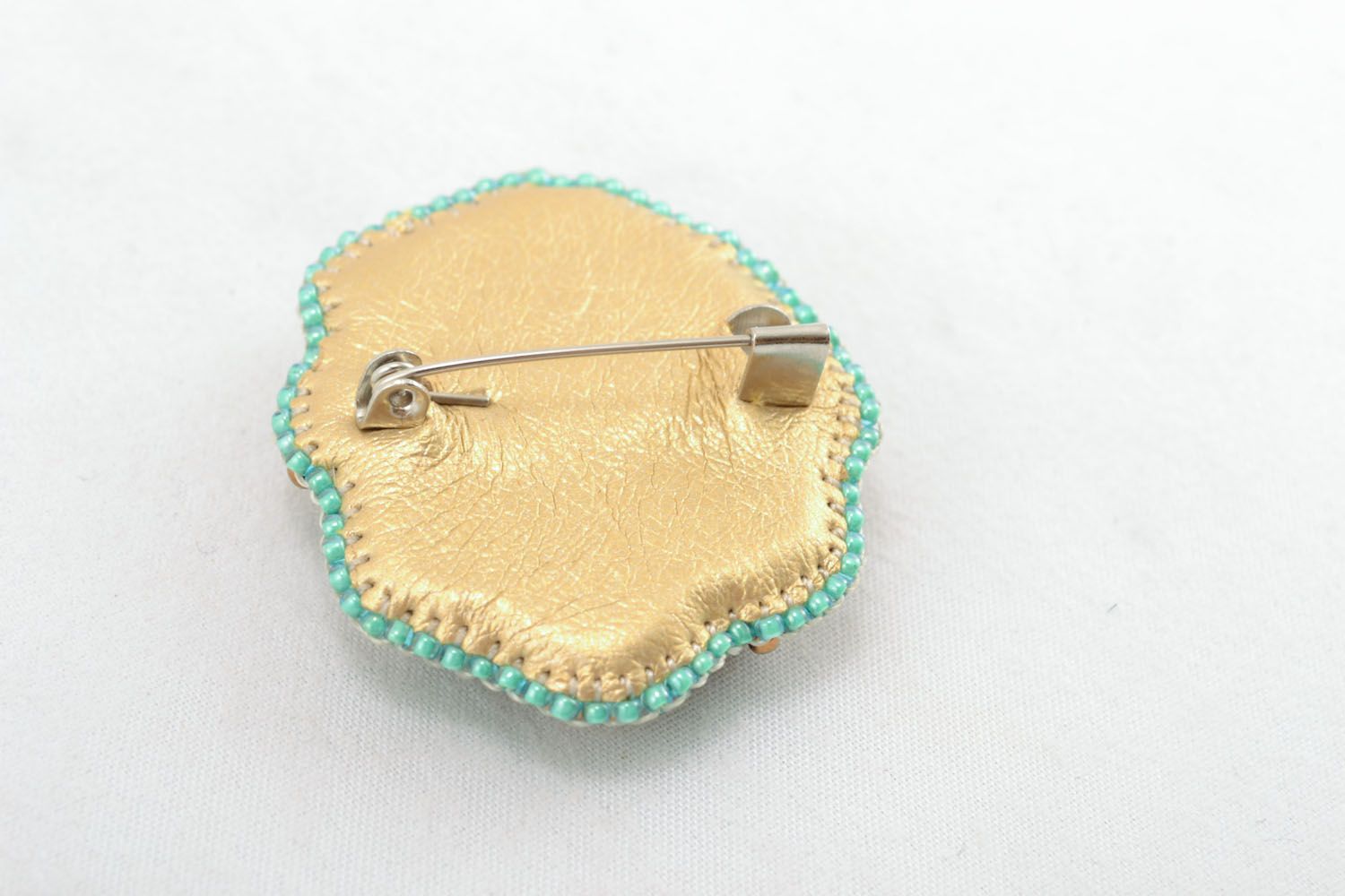 Beaded brooch with turquoise photo 2