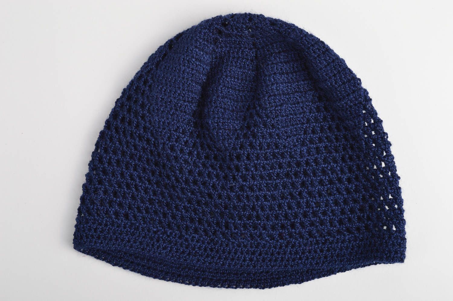 Bonnet tricot fait main Chapeau au crochet bleu ajouré de design Vêtement fille photo 3