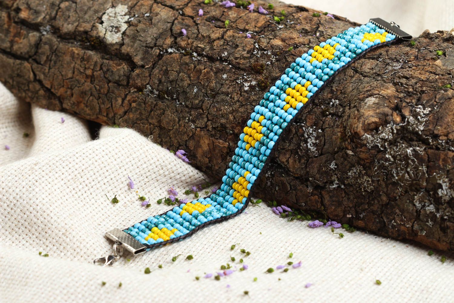 Blue beads line adjustable bracelet for young girls photo 1