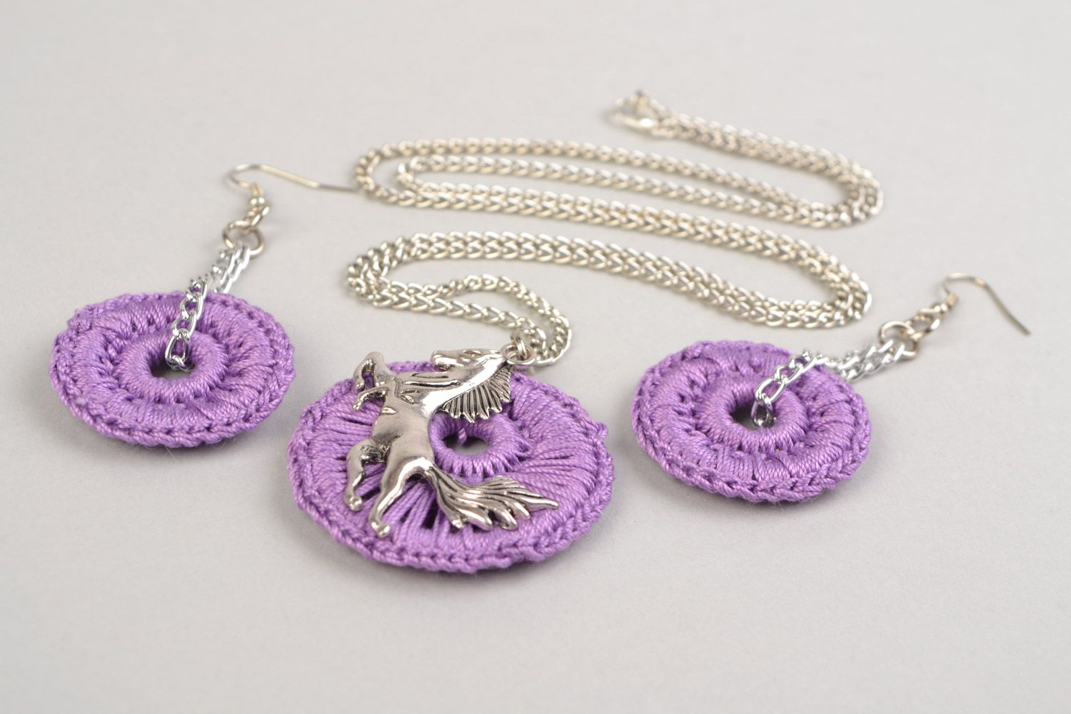 Set of handmade jewelery made of threads woven manually earrings and pendant of purple color photo 4
