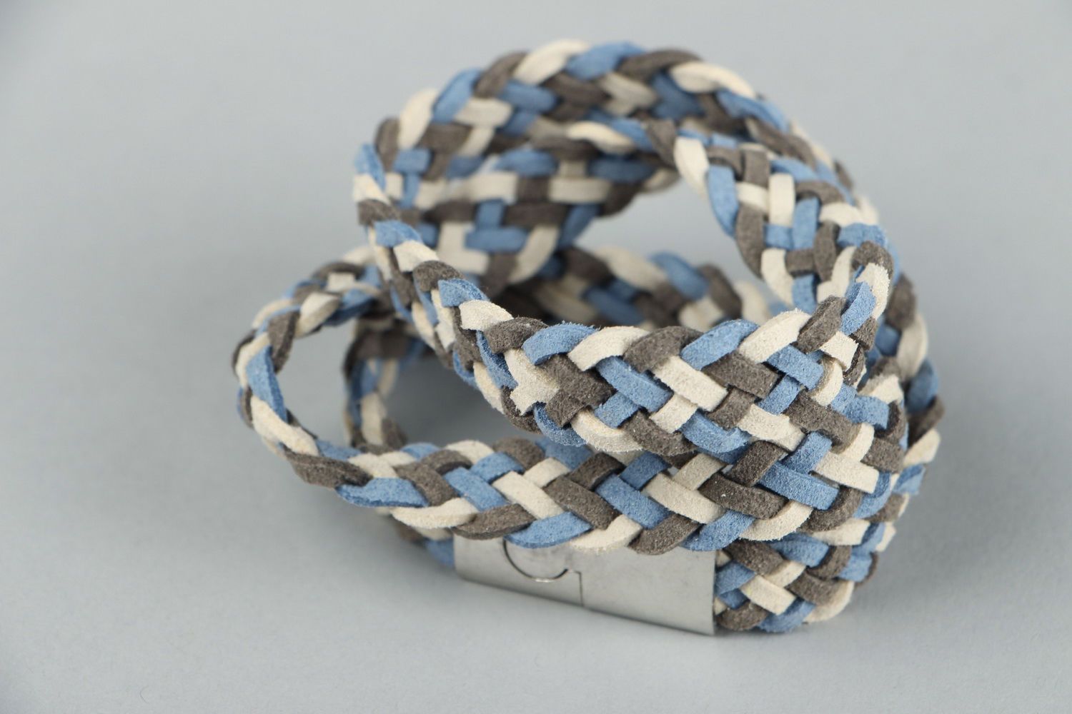 Braided bracelet made of suede photo 2