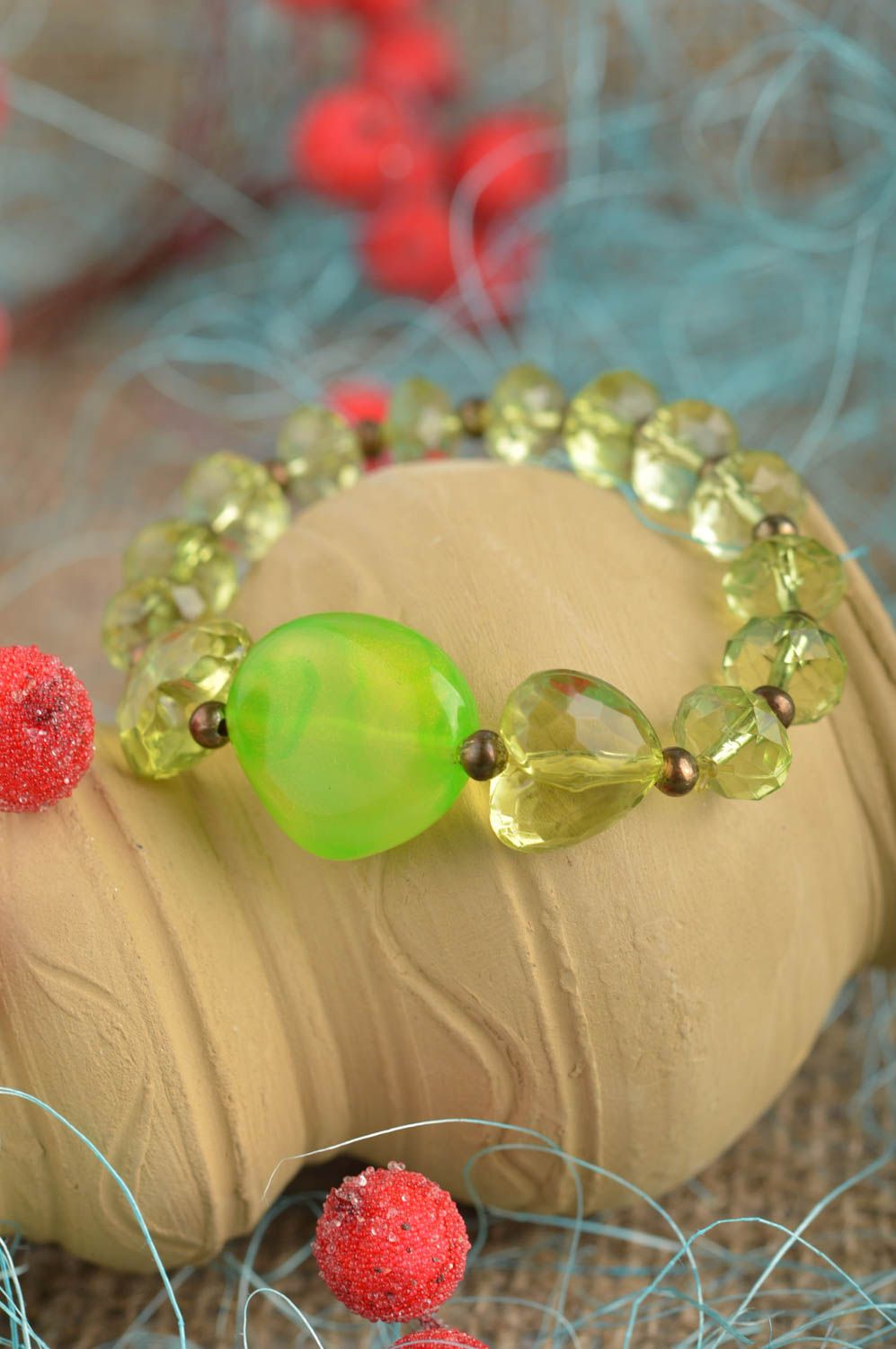Armband handmade Plastik Schmuck Armband mit Perlen Frauen Accessoire hellgrün foto 1