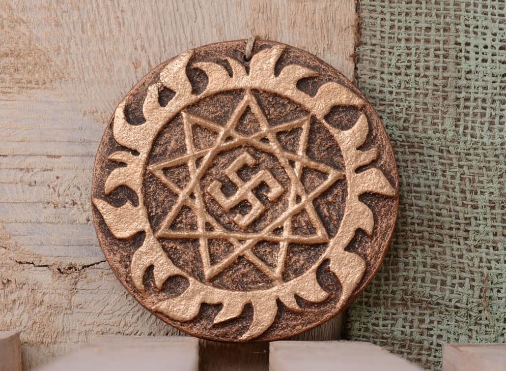 Pingente talismã artesanal de interior de cerâmica para a decoração da casa Oberezhnik foto 1