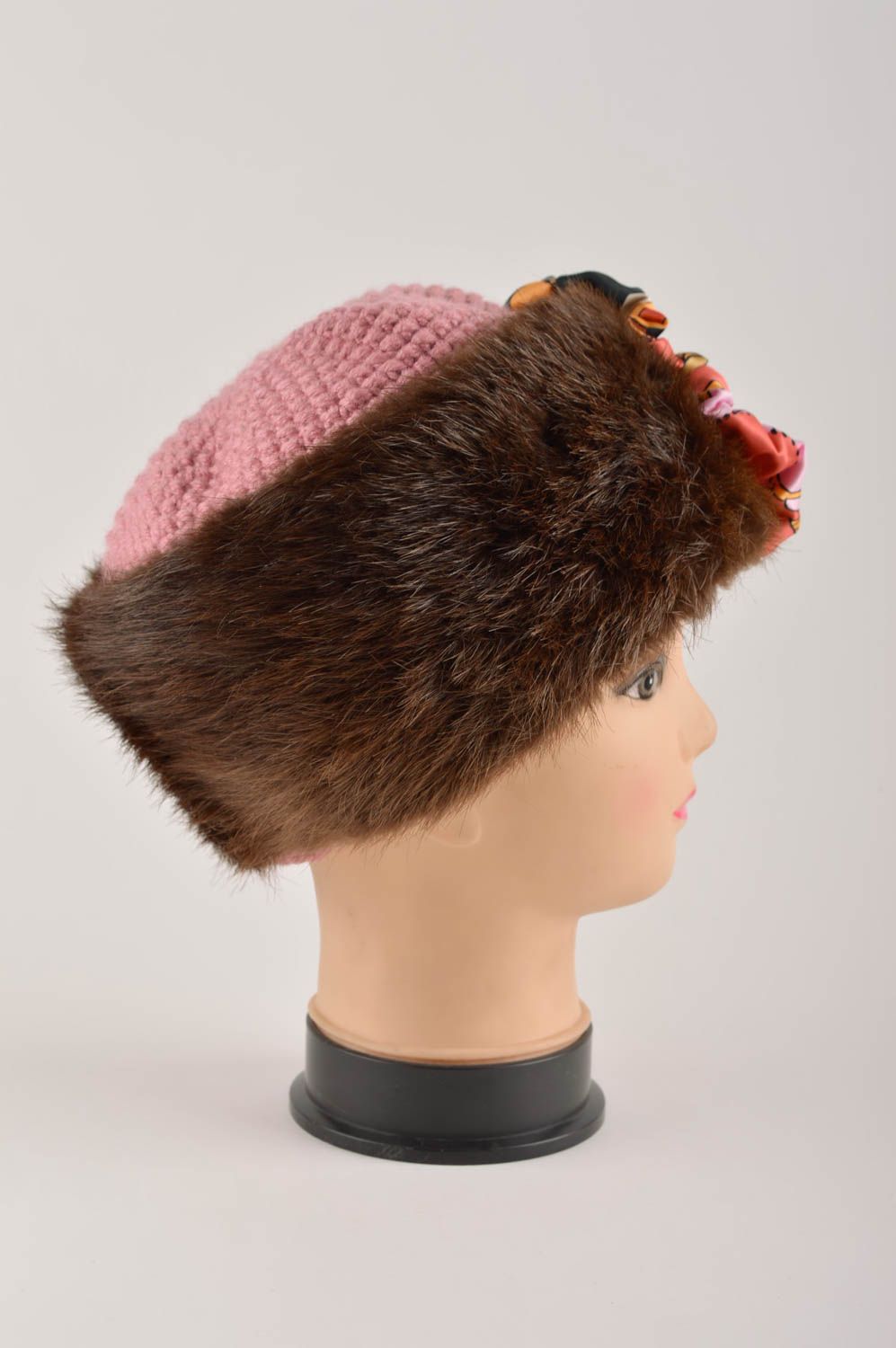 Шапка с мехом ручной работы зимняя шапка красивая вязаная шапка нарядная фото 4
