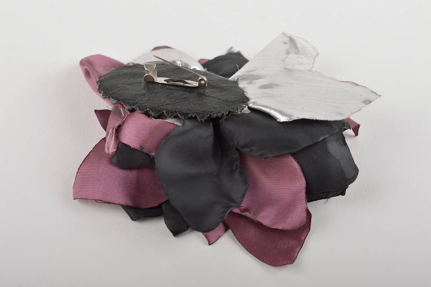 Handmade Blumen Brosche in Violett Designer Schmuck Accessoire für Frauen  foto 4