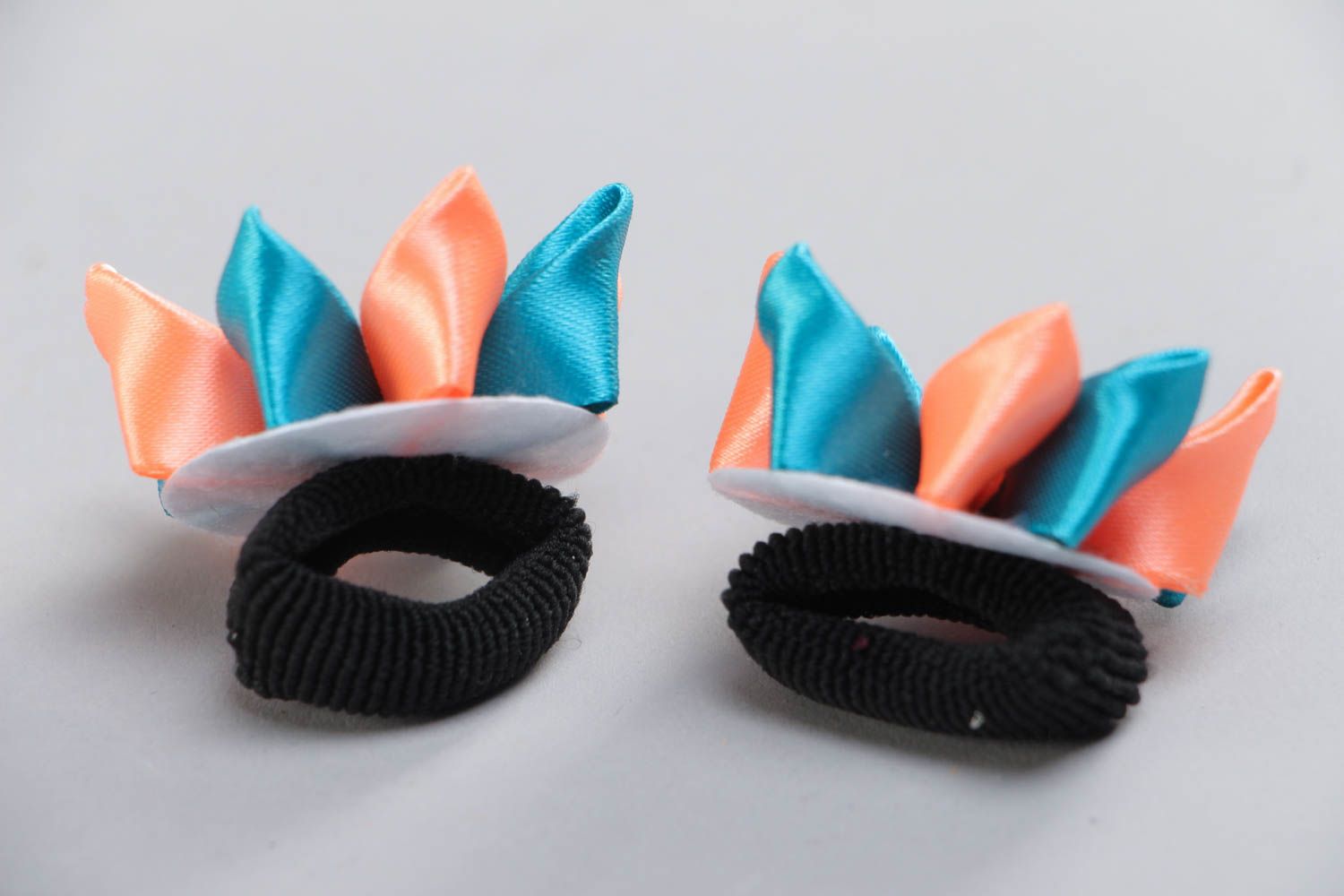 Set of 2 handmade hair ties with two-colored kanzashi flowers for children photo 4