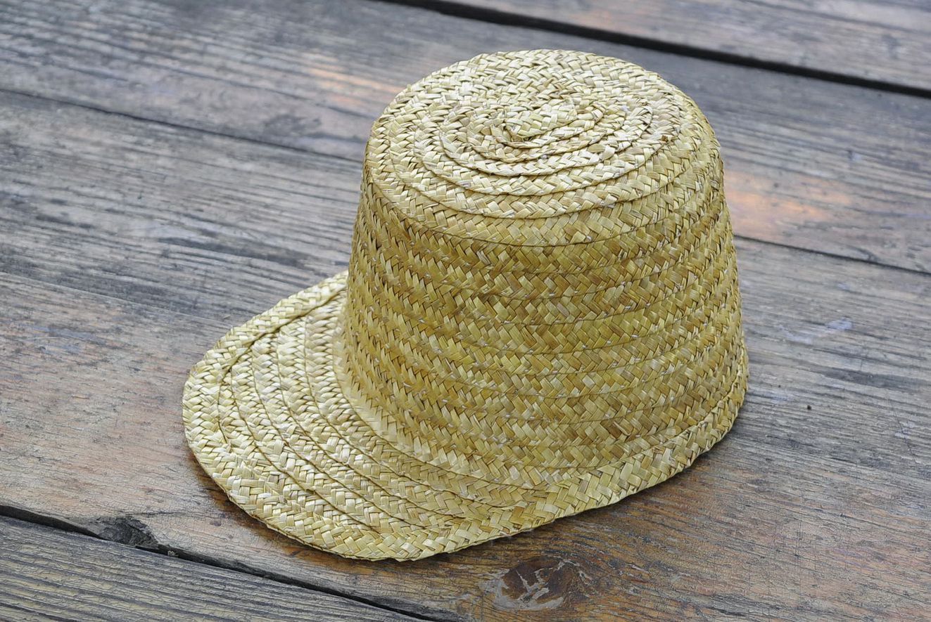 Men's peaked cap made of straw photo 1