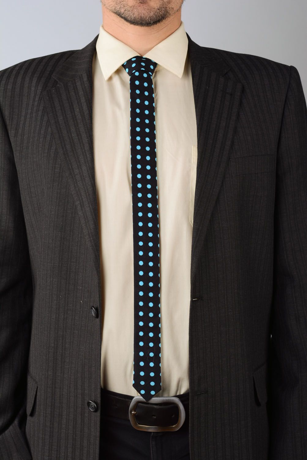Gravata de algodão Preto com bolinhas azuis foto 1