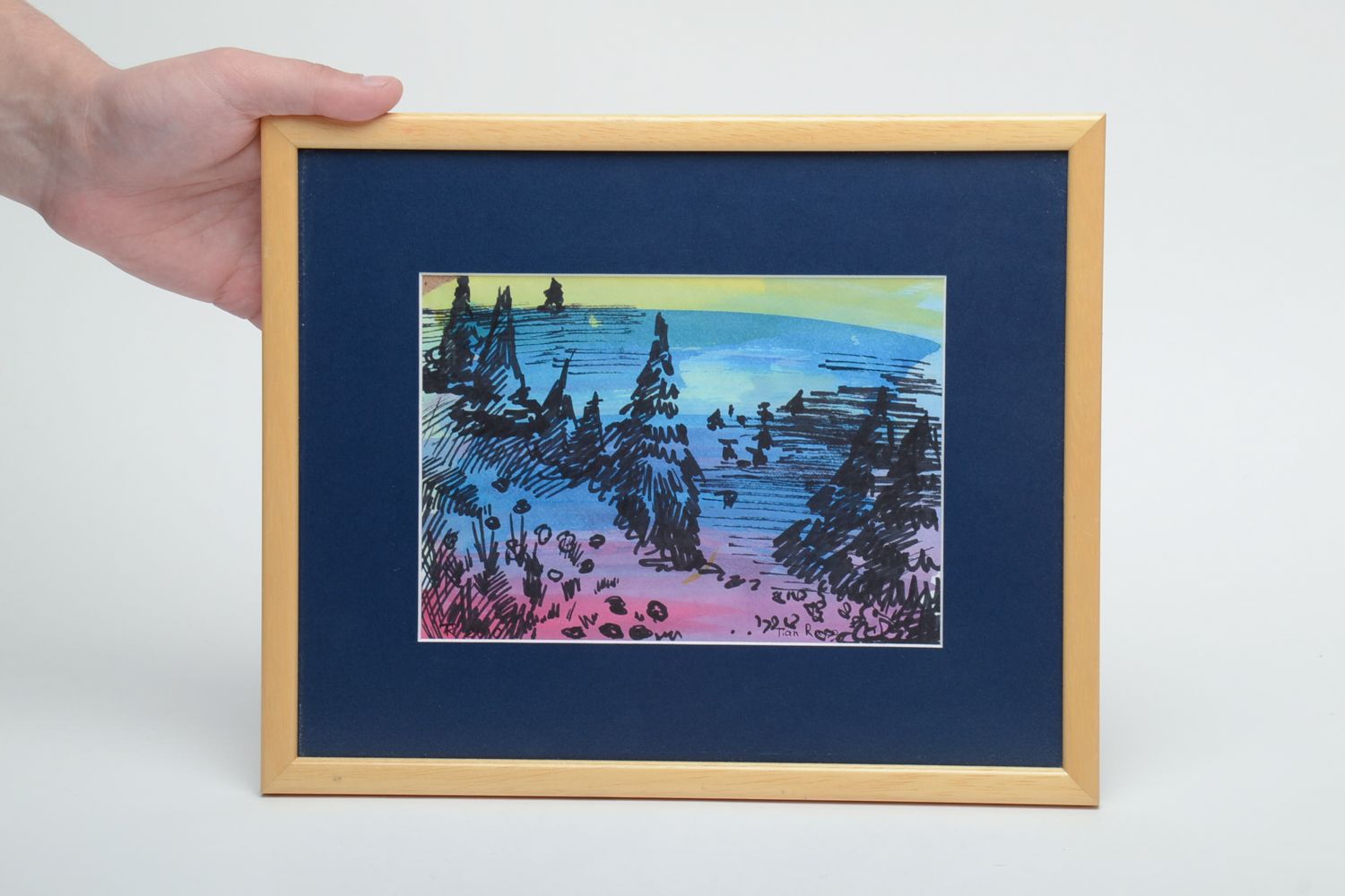 Tableau avec paysage à l'aquarelle et aux surligneurs sur un fond bleu fait main photo 5