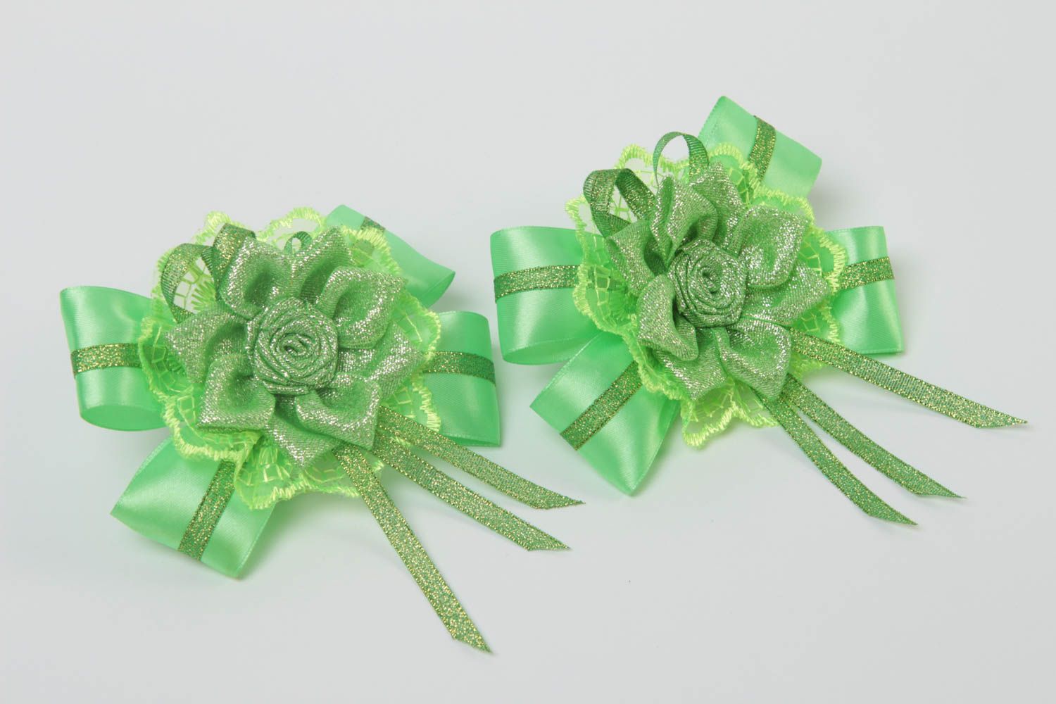 Детские резинки для волос 2 шт зеленые ручной работы из атласных лент и парчи фото 2