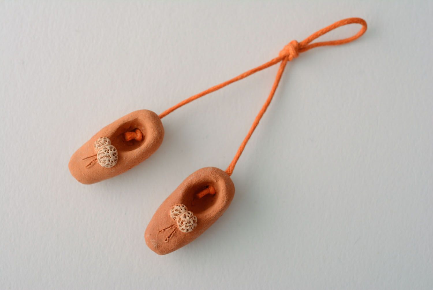 Miniature suspension décorative souliers faite main photo 2
