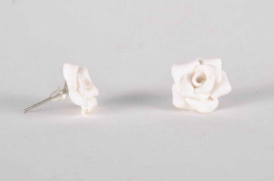 Ohrstecker mit Polymer Blume weiße Rose foto 1