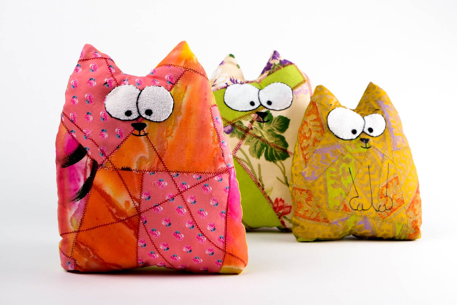 Spielzeug aus Stoff handgeschaffen Textil Kuscheltier originell Plüschtier Katze foto 1