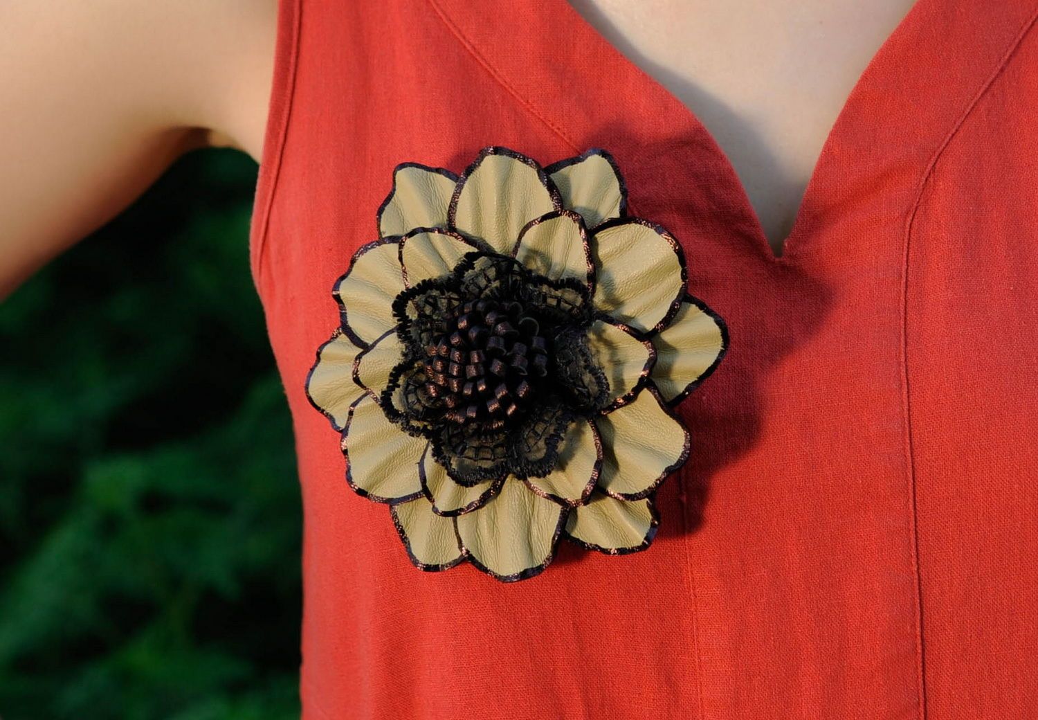 Leather flower brooch photo 4