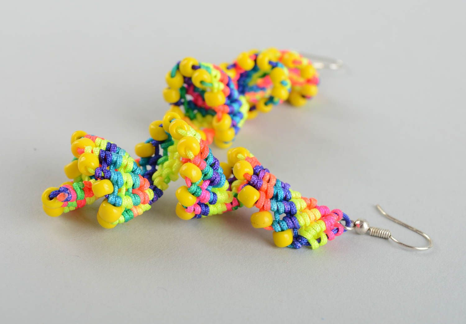 Boucles d'oreilles pendantes Bijou fait main tricotées multicolores Cadeau femme photo 4
