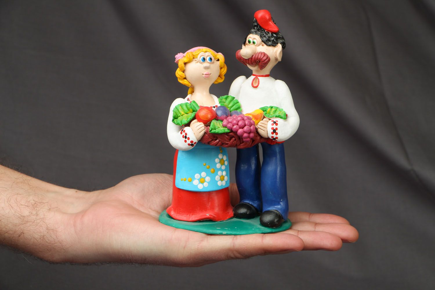 Statuette en céramique faite main originale souvenir Couple avec fruits photo 4