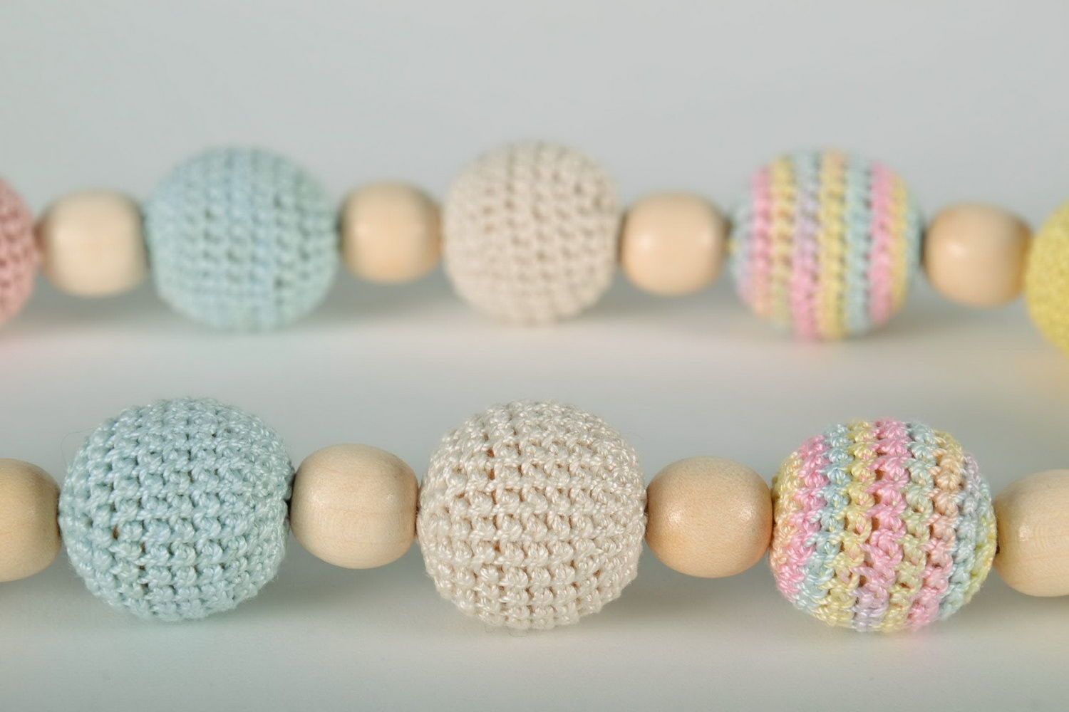 Sling beads in pastel tones photo 2