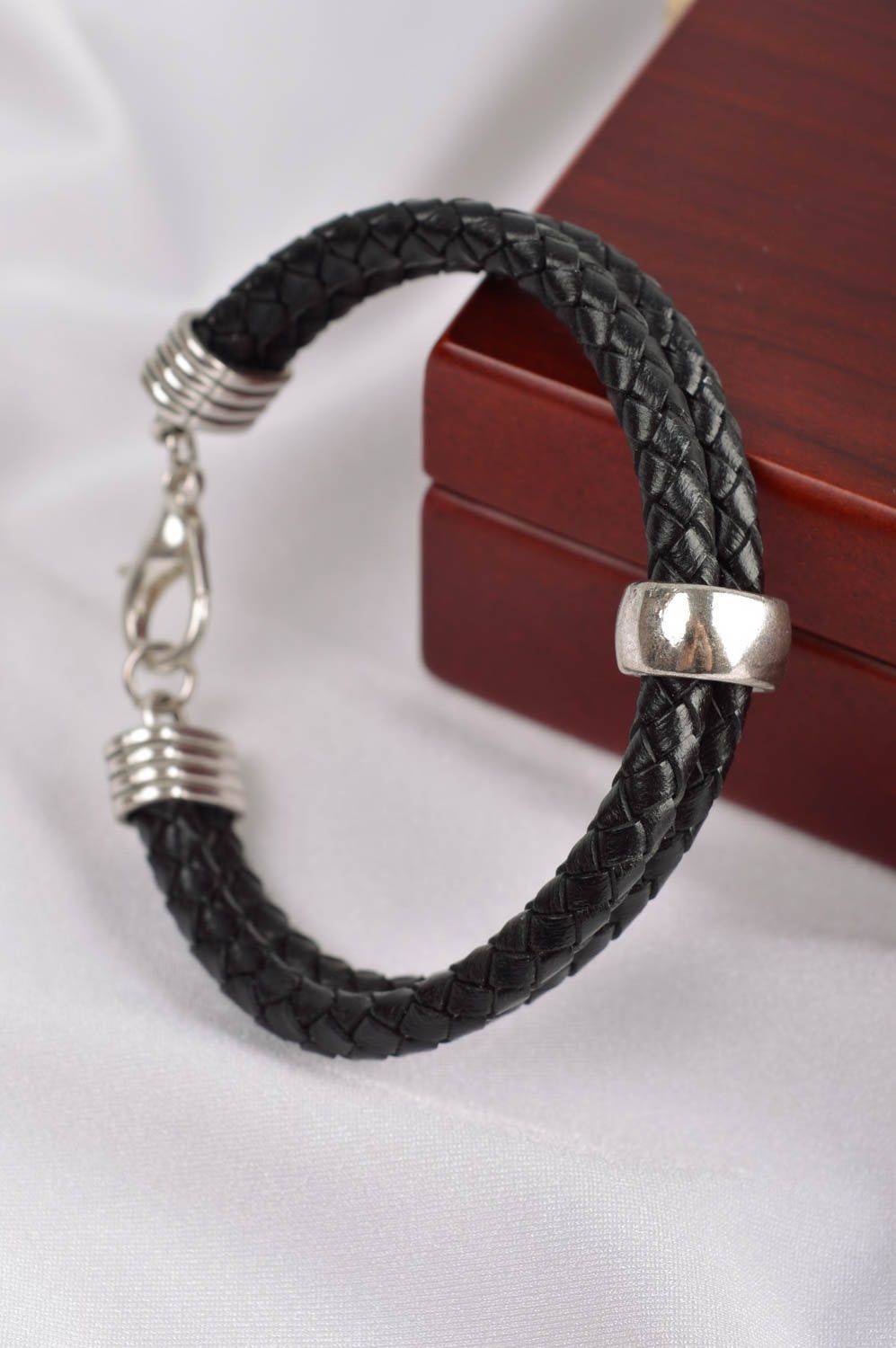 Bracelet cuir naturel Bijoux fait main Cadeau femme noir design tressé photo 1