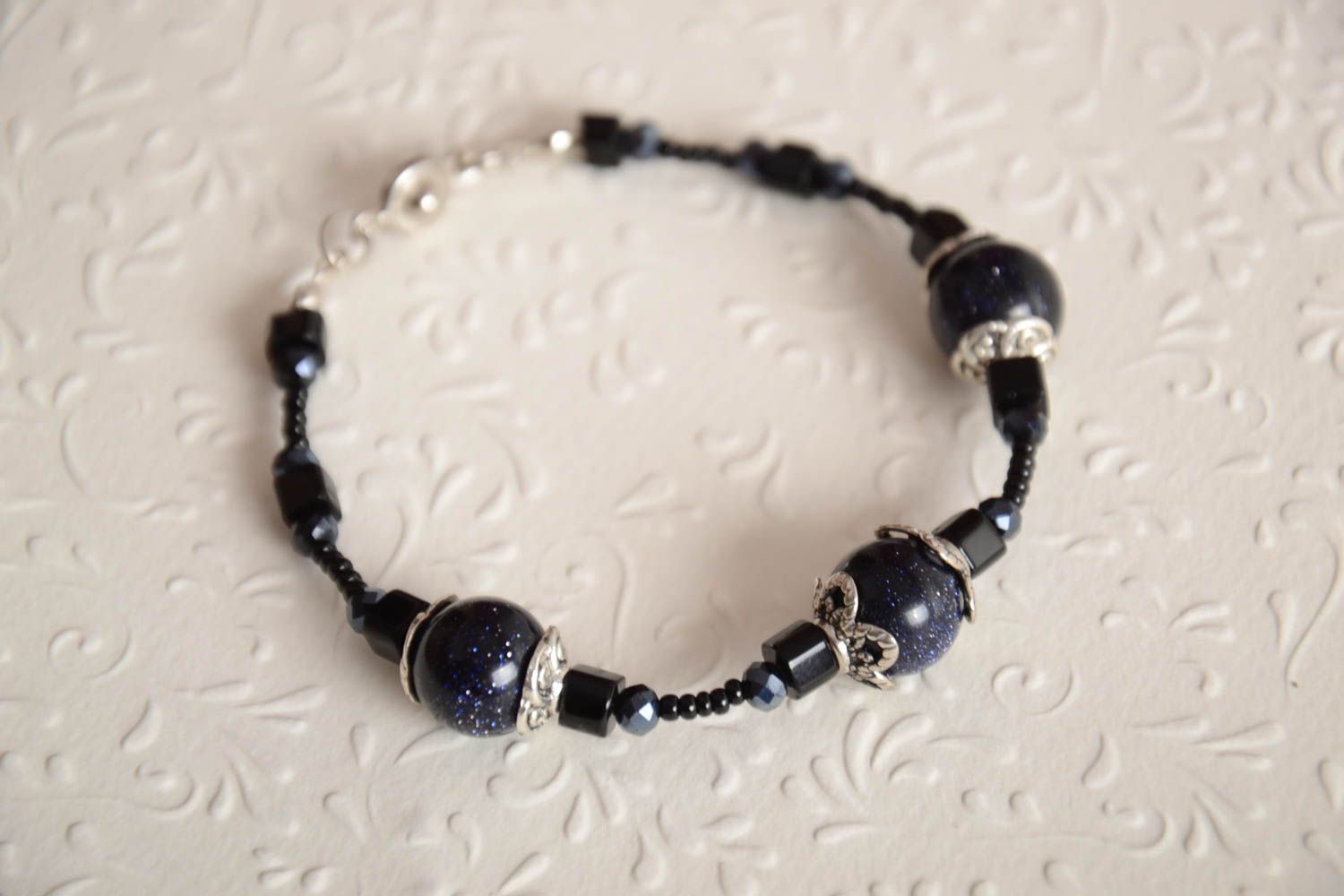 Bracelet en perles Bijou fait main Accessoire femme noir original festif photo 1