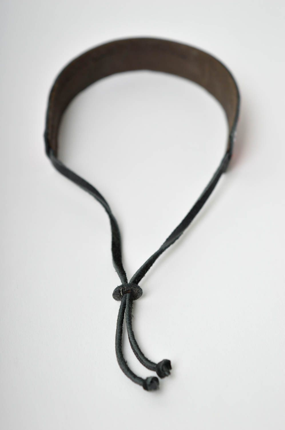 Необычный кожаный браслет хэнд мейд модный браслет на руку украшение из кожи фото 3