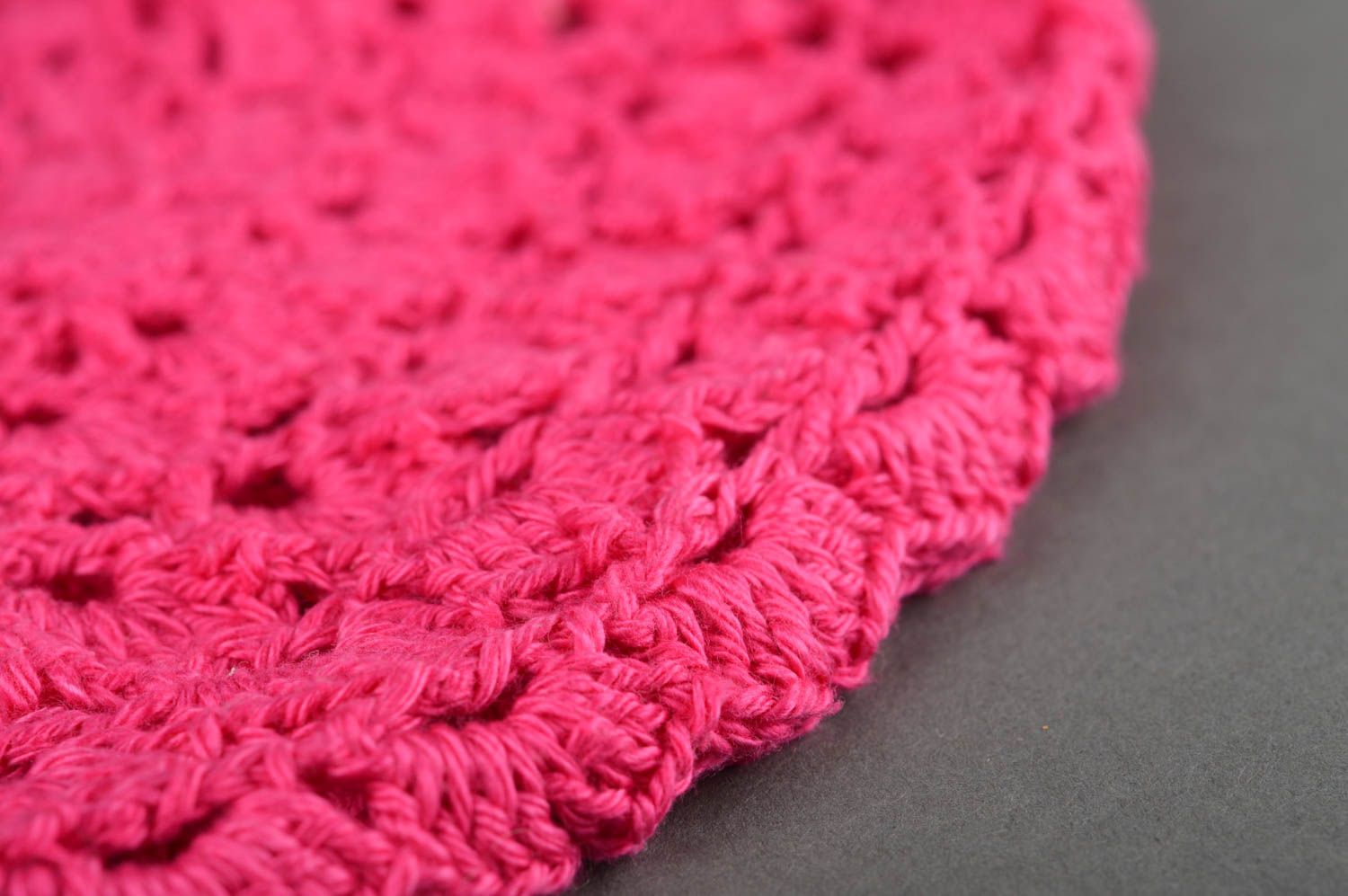 Béret rose fait main Bonnet pour fille tricoté au crochet Vêtement enfant photo 5