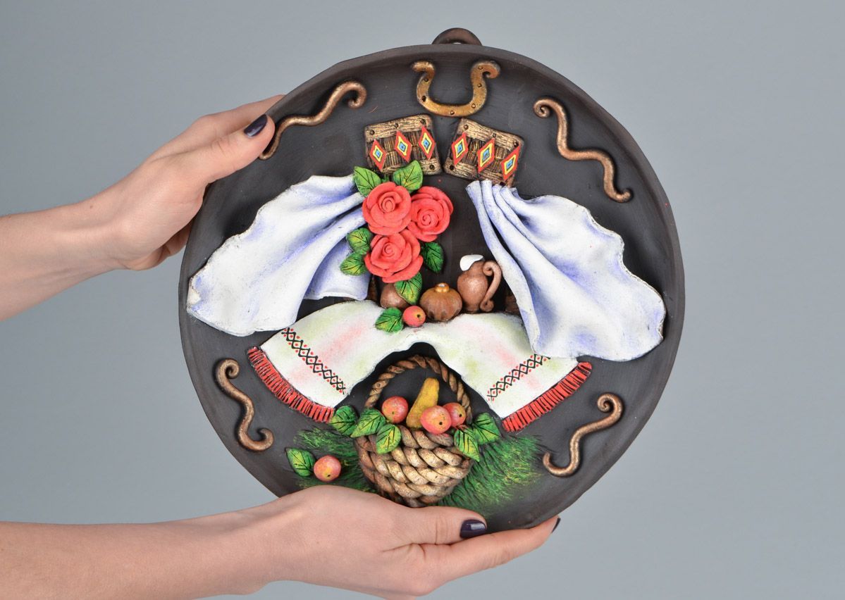 Assiette décorative murale ronde céramique en relief faite main photo 2