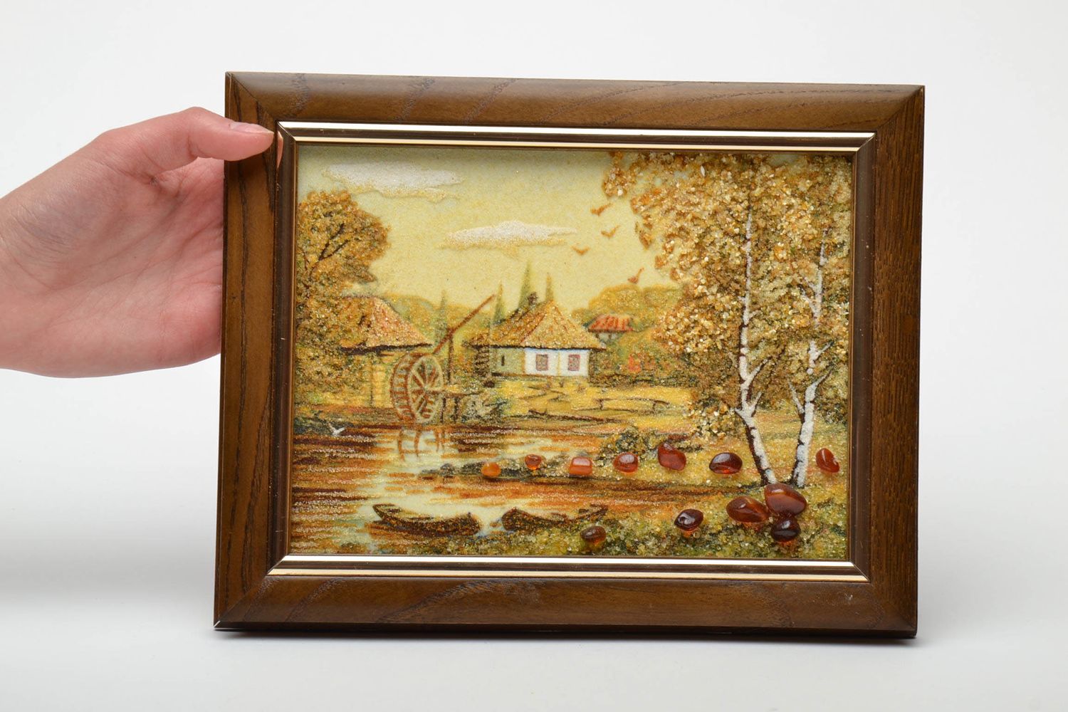 Картина из янтаря с деревенским пейзажем  фото 5