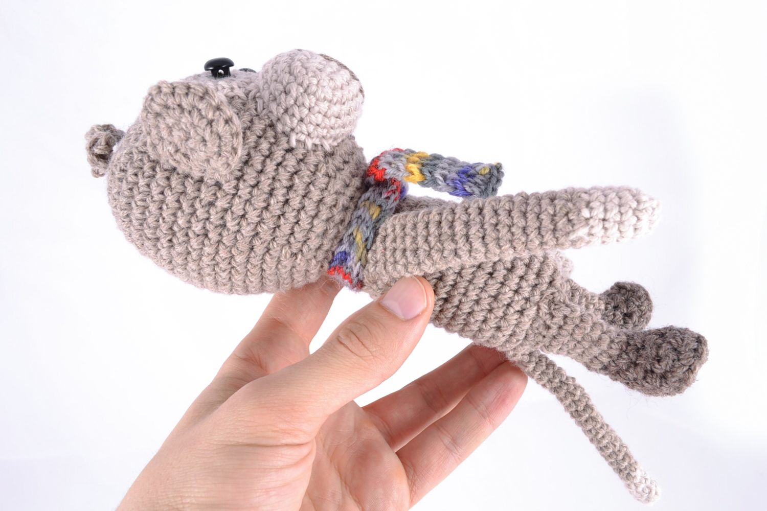 Мягкая вязаная игрушка обезьянка в шарфике фото 2