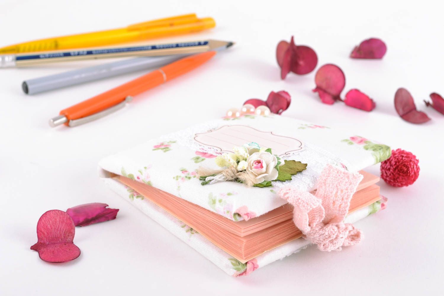 Petit bloc-notes fait main avec couverture molle en tissu aux motifs floraux  photo 1