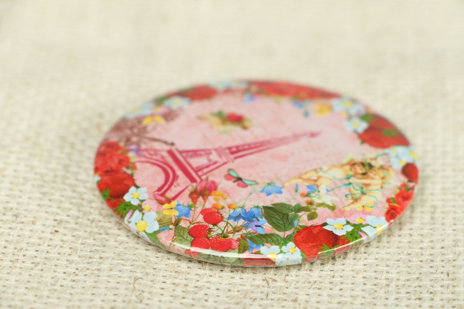 Small pocket mirror with drawing photo 2