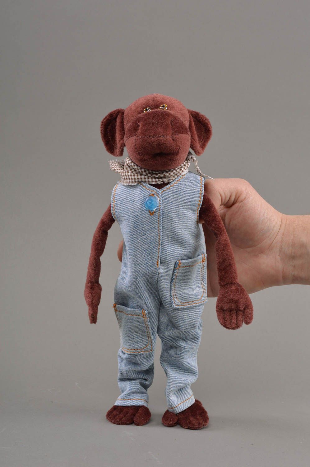 Мягкая игрушка обезьяна ручной работы из велюра и хлопка для детей и декора фото 4