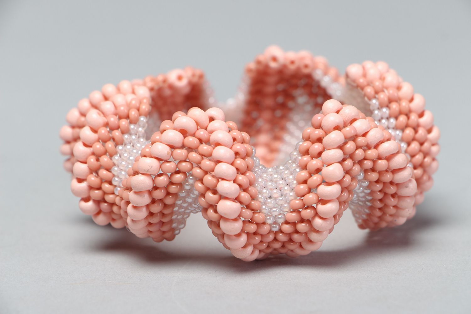 Bracelet en perles de rocaille original rose pastel fait main photo 1