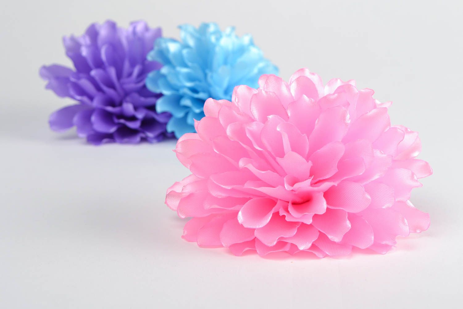 Set of handmade children's satin ribbon flower hair ties 3 pieces photo 2