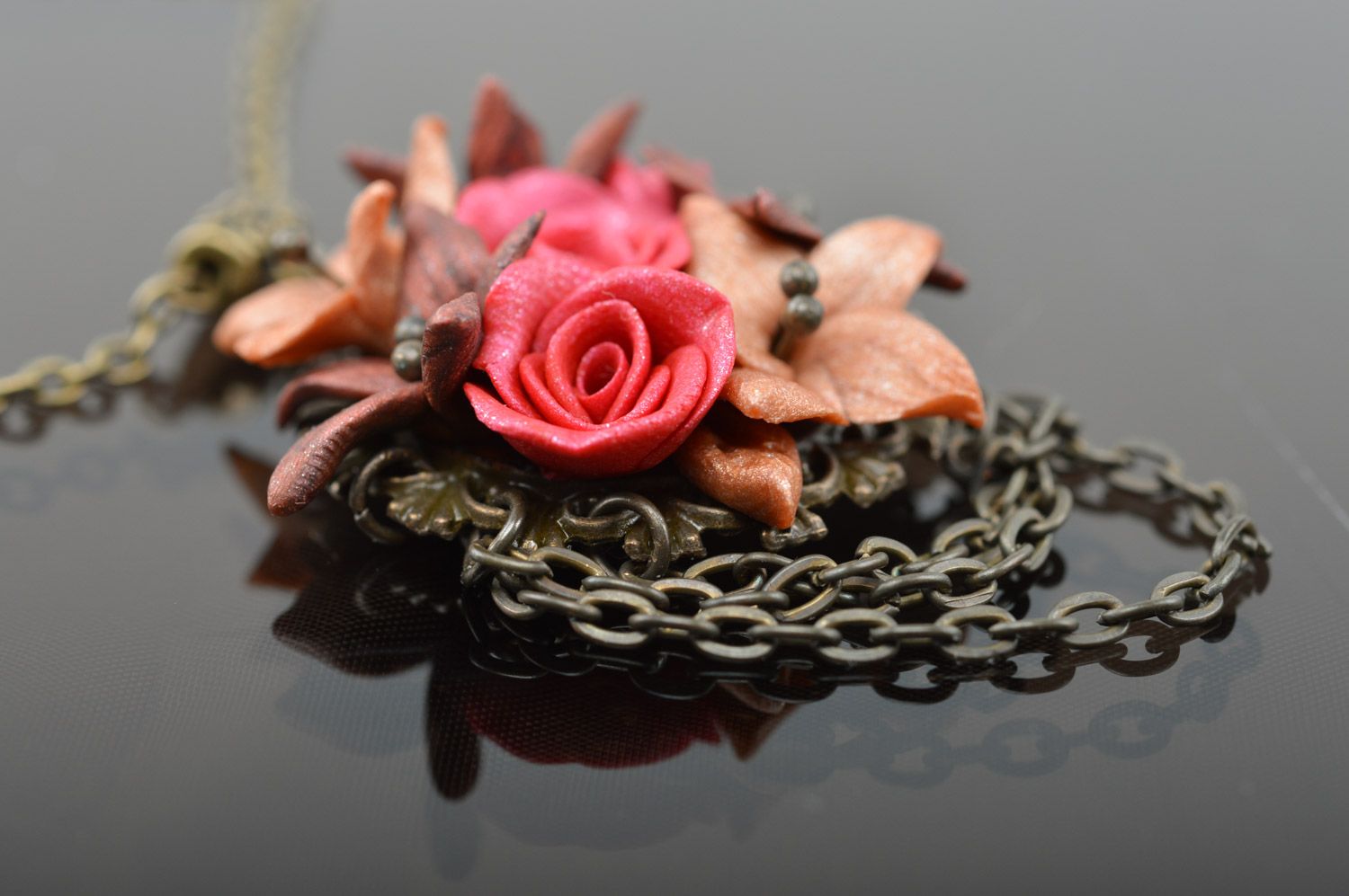 Set of handmade plastic flower jewelry pendant and earrings photo 3