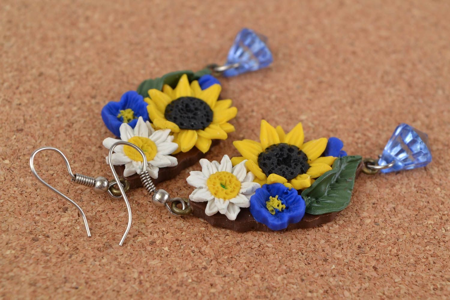 Blumen Gehänge Ohrringe aus Polymerton für Frauen künstlerisch handmade schön foto 1