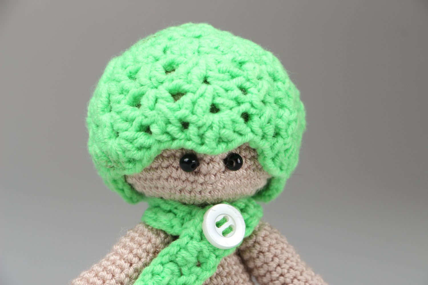 Poupée tricotée Petit homme avec bonnet vert photo 2