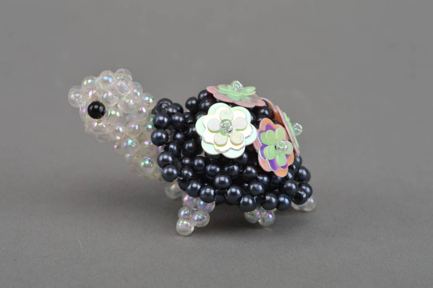 Handmade miniature figurine woven of beads small turtle interior decoration photo 2
