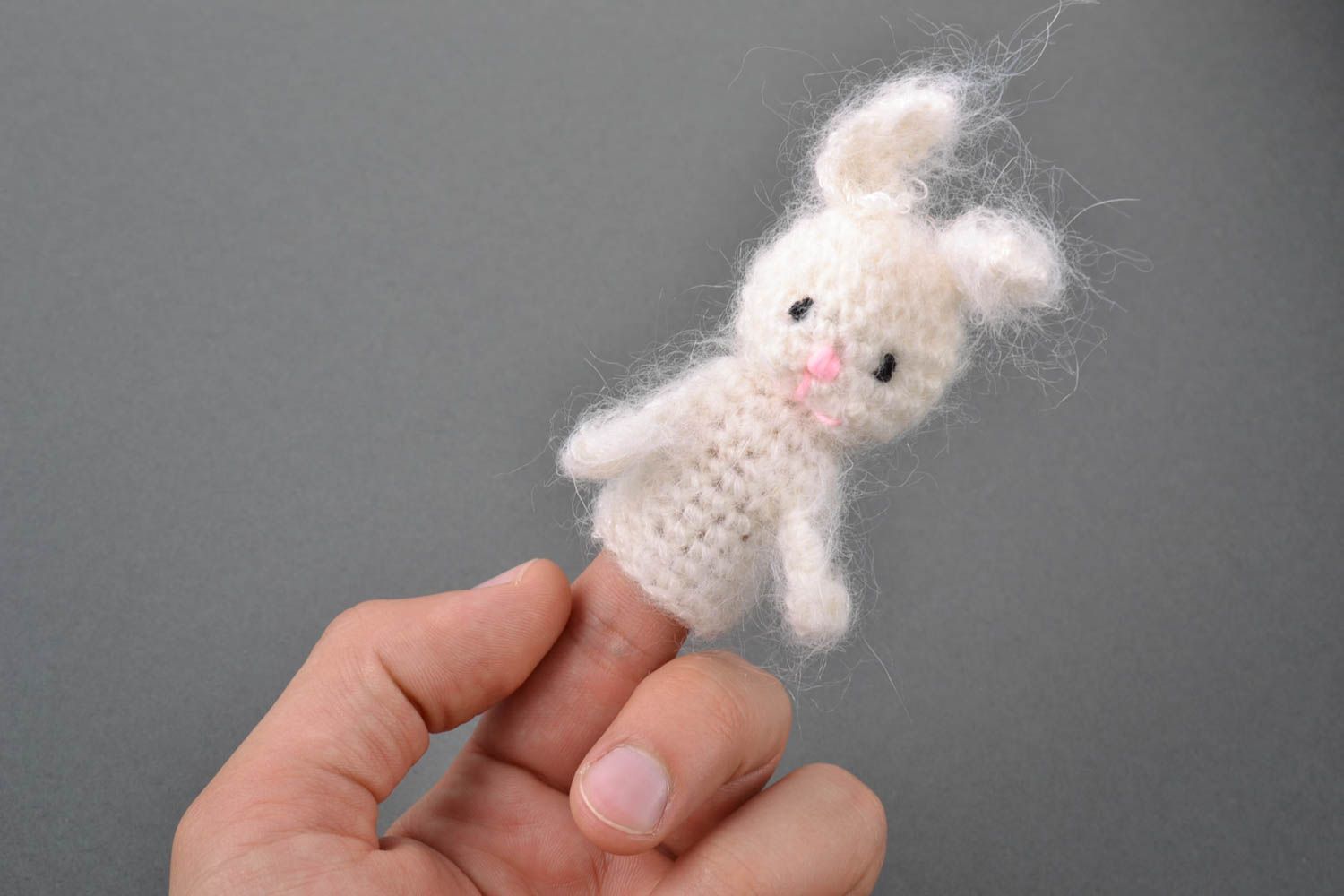 Marionnette à doigt lièvre en laine faite main pratique théâtre pour enfant photo 2