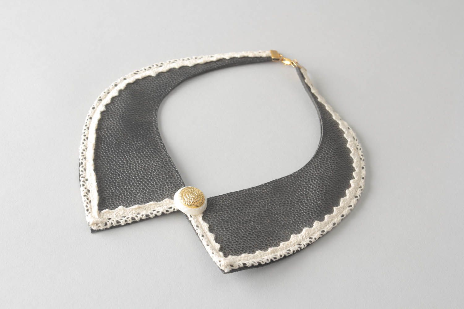 Decorative collar photo 1