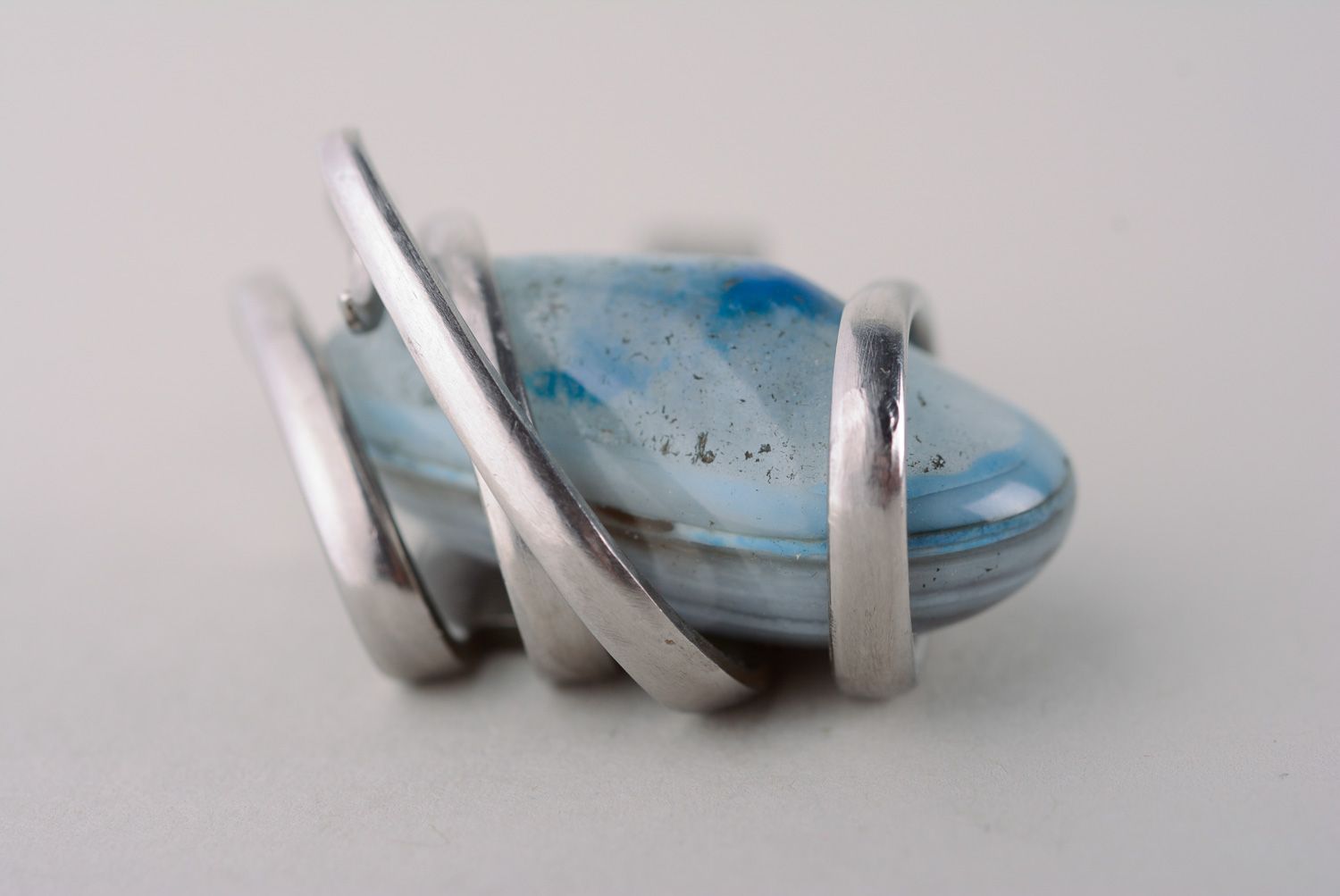 Металлический кулон из мельхиоровой вилки с голубым камнем фото 4