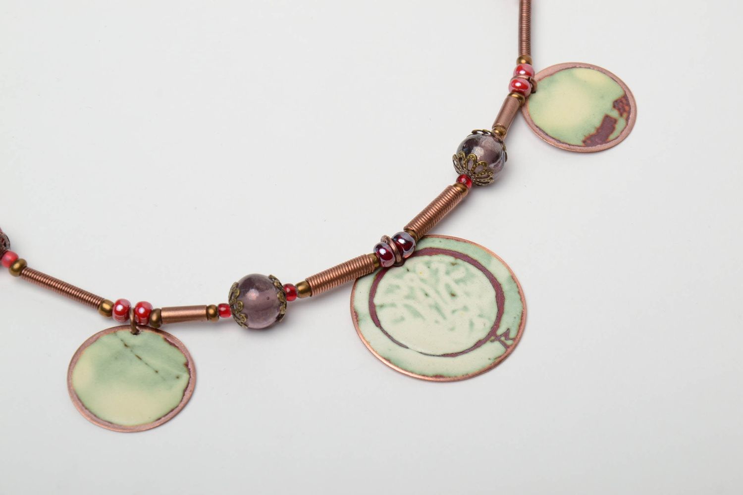 Оригинальное ожерелье из меди с росписью цветными эмалями фото 5
