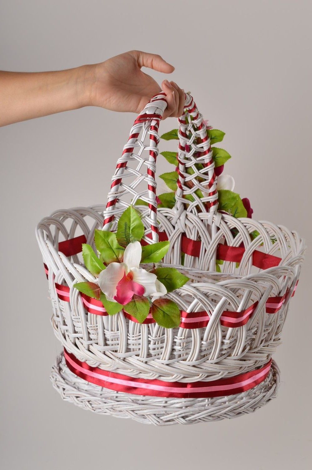 Плетеная корзина с цветами ручной работы изделие из лозы подарок женщине фото 4
