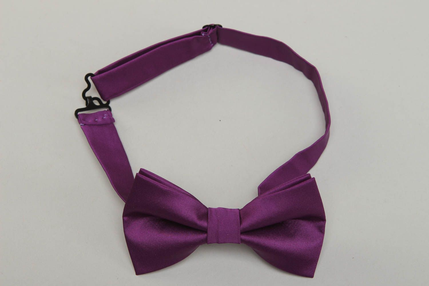Fabric bow tie of violet color photo 1