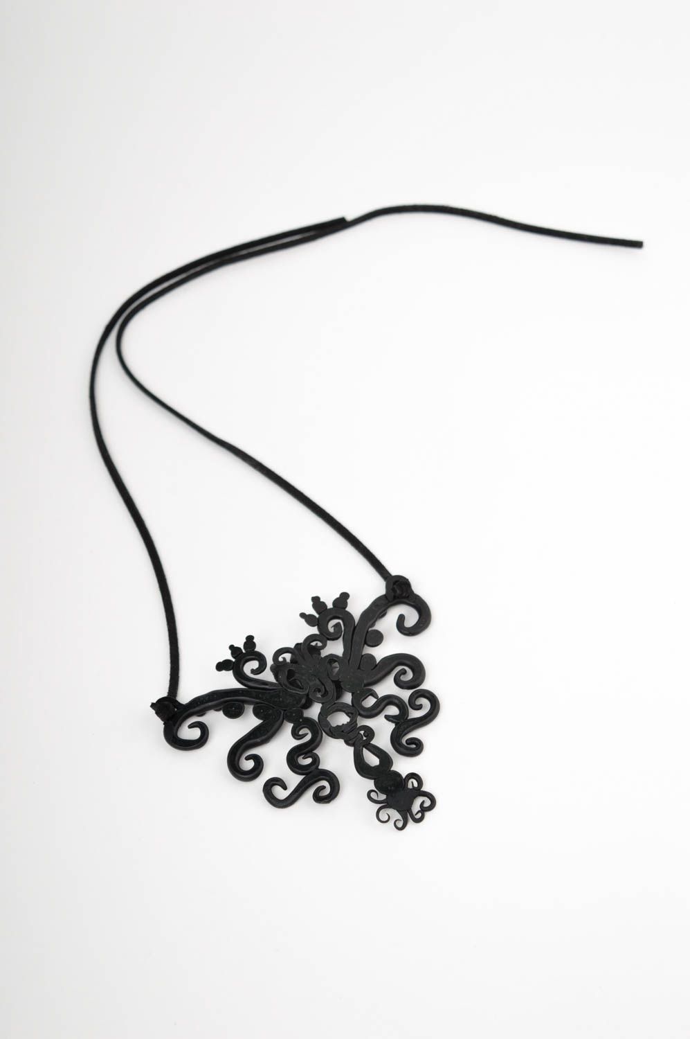 Handmade schwarzer Modeschmuck Anhänger Polymer Schmuck Accessoire für Frauen  foto 2