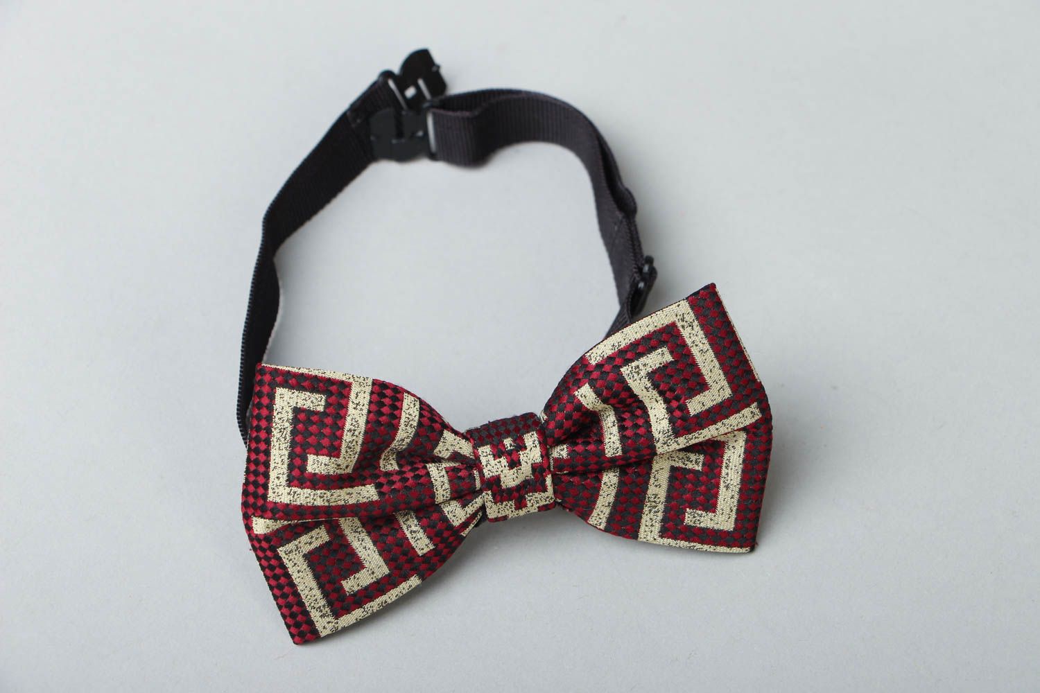 Bow tie with geometric pattern photo 1