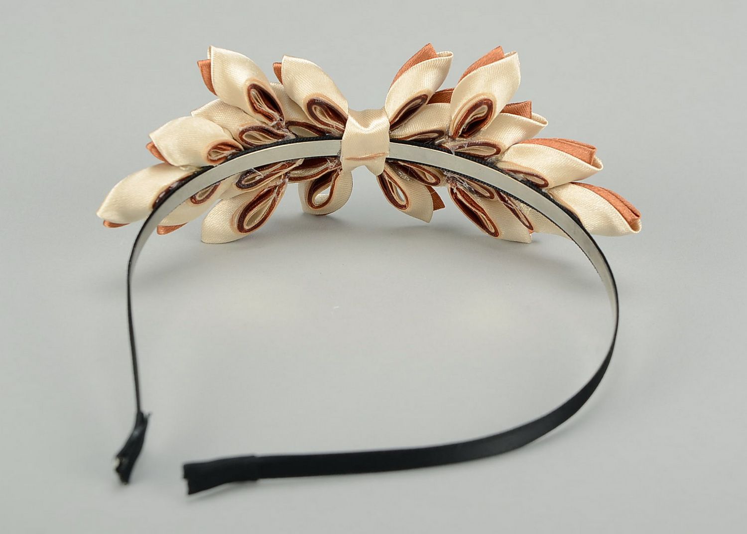 Headband with satin decorations, begie and brown photo 3